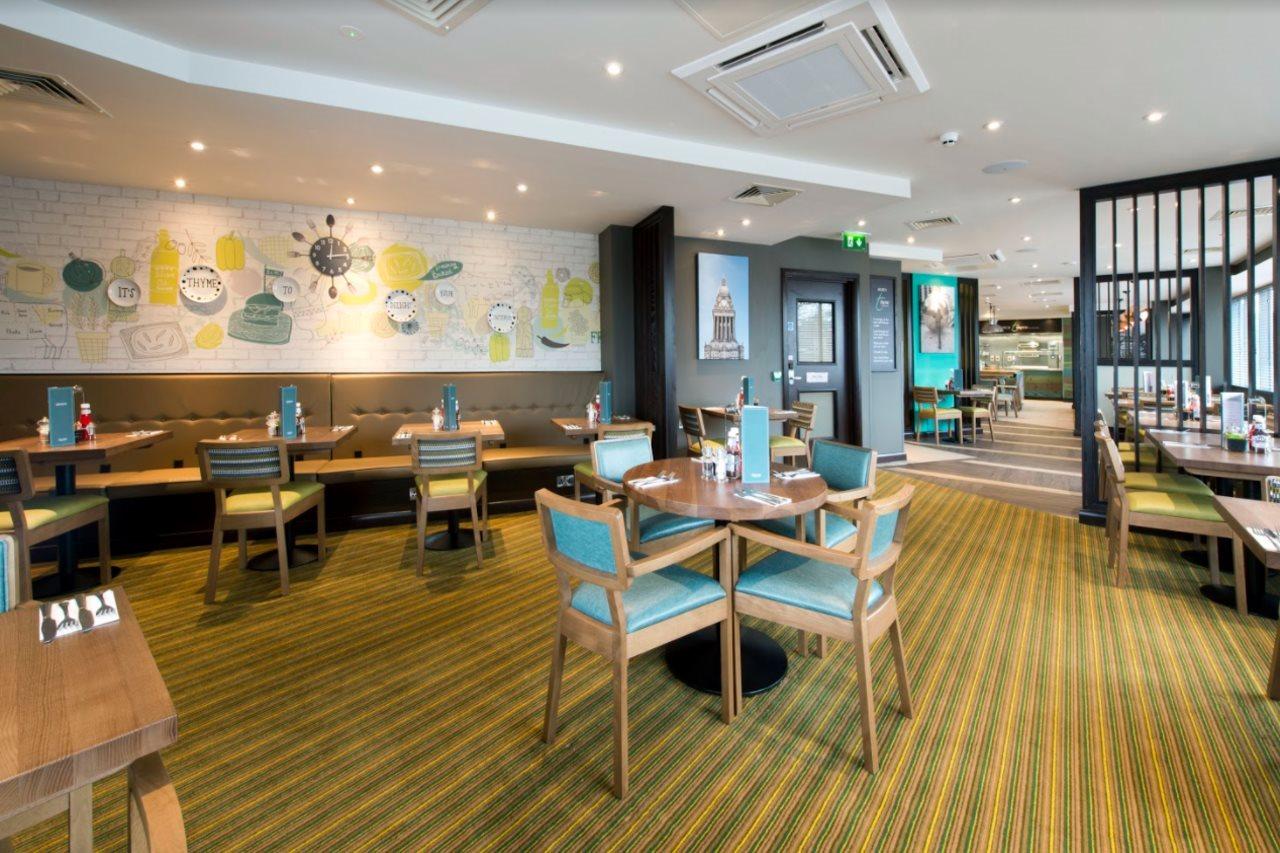 Premier Inn Leeds Headingley Exteriör bild