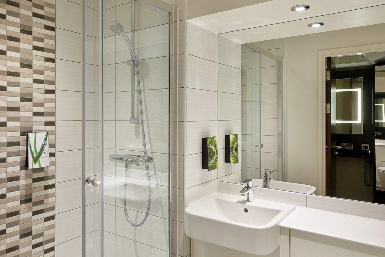 Premier Inn Leeds Headingley Exteriör bild