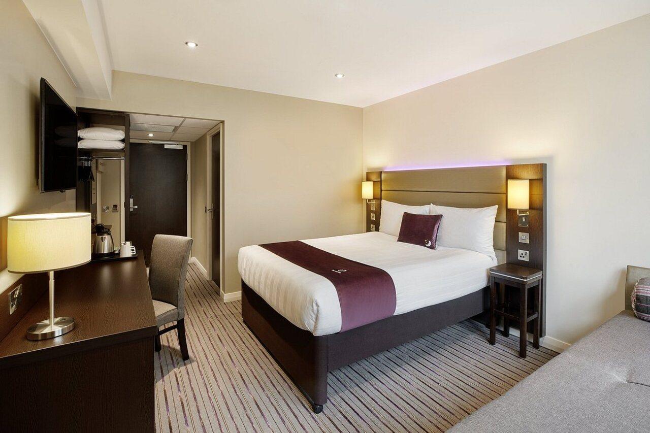 Premier Inn Leeds Headingley Exteriör bild